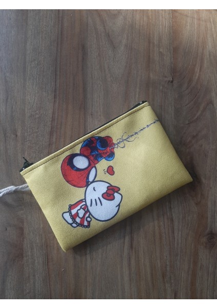 Spiderman And Hello Kity Love Sarı Desenli Tasarım Kalaemlik - Cüzdan