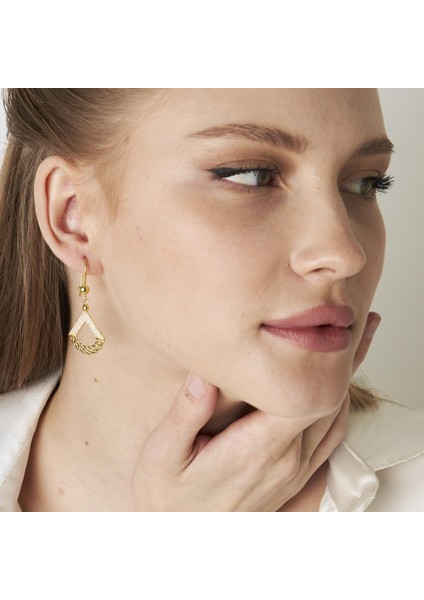 Üçgen Model Taşlı Küpe indirimleri