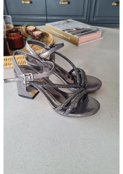 11 6000 Topukla Kadın Kalın Topuklu Taşlı Abiye Ayakkabı