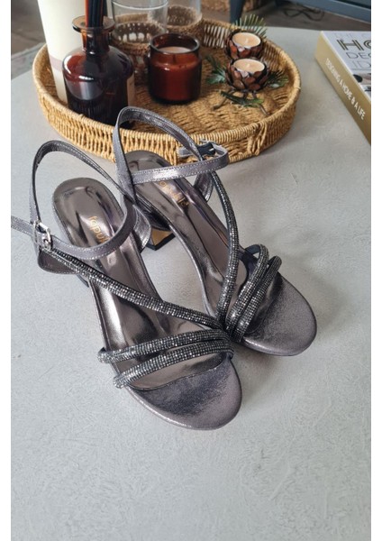 11 6000 Topukla Kadın Kalın Topuklu Taşlı Abiye Ayakkabı fırsatları