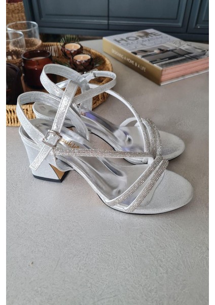 11 6000 Topukla Kadın Kalın Topuklu Taşlı Abiye Ayakkabı modelleri