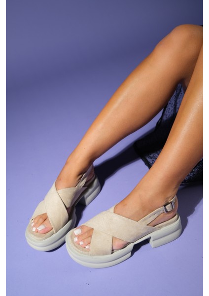 Lungo Bej Çapraz Bantlı Kalın Tabanlı Kadın Sandalet fiyatları
