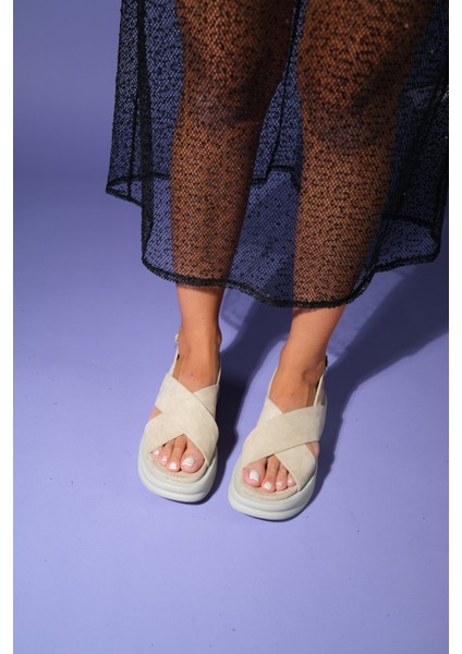Lungo Bej Çapraz Bantlı Kalın Tabanlı Kadın Sandalet indirimleri