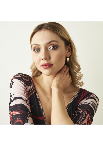 Kare Tek Taşlı Küpeler fırsatları