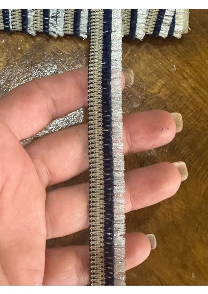 En 1 cm Püsküllü Tasarım Şerit Dikiş Giyim Aksesuarı 1 Metre