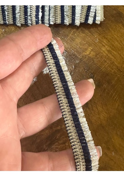 En 1 cm Püsküllü Tasarım Şerit Dikiş Giyim Aksesuarı 1 Metre fiyatları