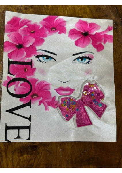 3 Boyutlu Oynar Pullu Fiyonklu Pembe Çiçekli Arma Aplike 23X19 cm