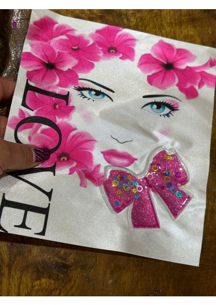 3 Boyutlu Oynar Pullu Fiyonklu Pembe Çiçekli Arma Aplike 23X19 cm modelleri