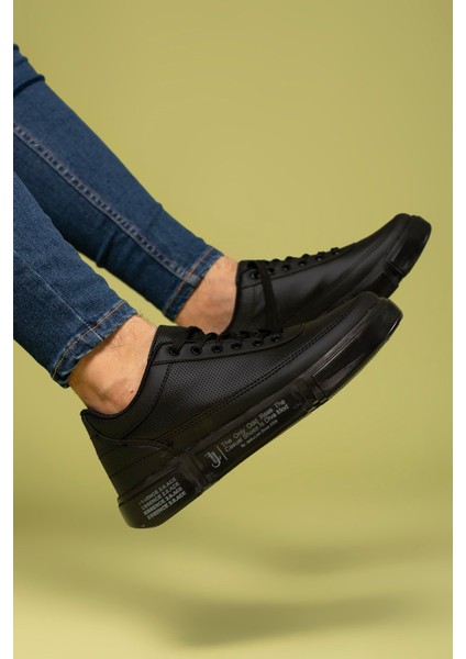 Erkek Sneaker Spor Ayakkabı – Hafif, Dayanıklı, Esnek Dış Tabanlı ve Yastıklı İç Tabanlı Bağcıklı Model