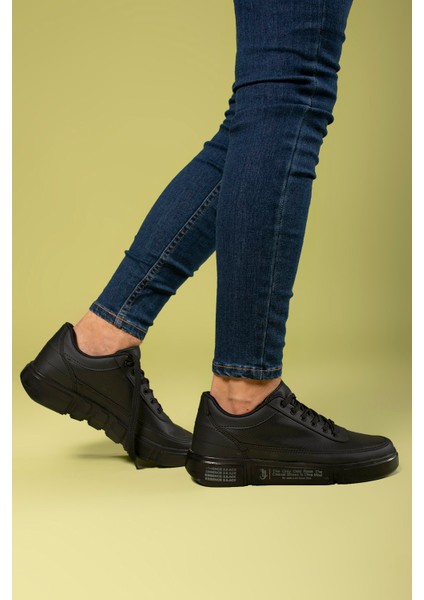 Erkek Sneaker Spor Ayakkabı – Hafif, Dayanıklı, Esnek Dış Tabanlı ve Yastıklı İç Tabanlı Bağcıklı Model modelleri