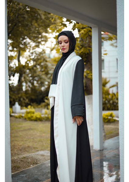 Harika Wear Siyah Beyaz Renklerinden Ferace Abaya