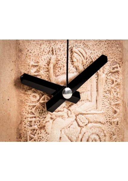 Antik Kabartmalı, Çiçek Vazolu Beton Masa Saati - Özel Tasarım Dekoratif Masa Saati fiyatları