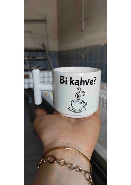 Bi Kahve? Yazılı Seramik T Kupa