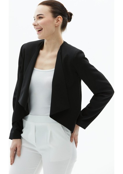 Yakası Dökümlü Kısa Ceket modelleri