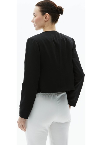 Yakası Dökümlü Kısa Ceket fırsatları