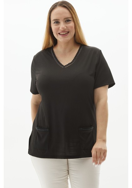 Büyük Beden Yaka ve Cebi Aksesuarlı Penye Bluz