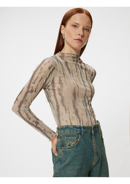 Batik Desenli Tişört Hafif Dik Yaka Uzun Kollu