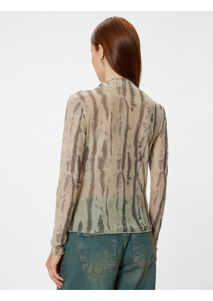 Batik Desenli Tişört Hafif Dik Yaka Uzun Kollu fırsatları