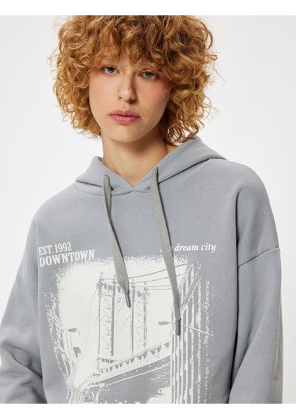 Oversize Kapüşonlu Sweatshirt Slogan Baskılı Uzun Kollu