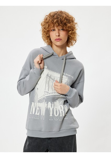 Oversize Kapüşonlu Sweatshirt Slogan Baskılı Uzun Kollu