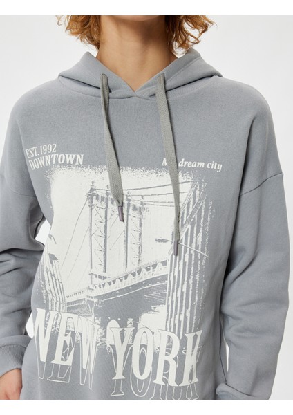 Oversize Kapüşonlu Sweatshirt Slogan Baskılı Uzun Kollu