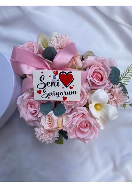 Sevgiliye Kalpli Çiçek Kutusu Doğum Günü Süpriz Yapay Çiçek fiyatları