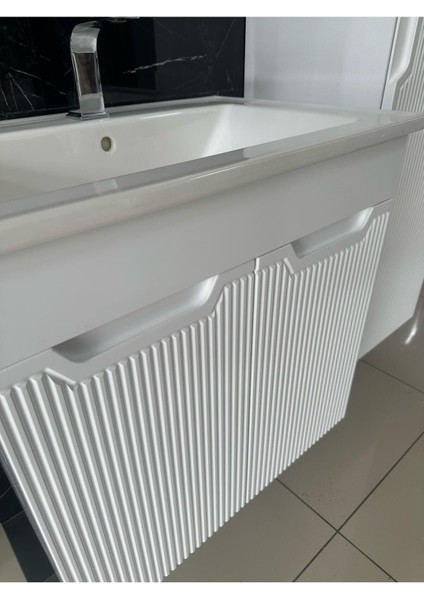 Banyo Dolabı Aynalı Cnc Işlemeli Membran Kapaklı 65 cm