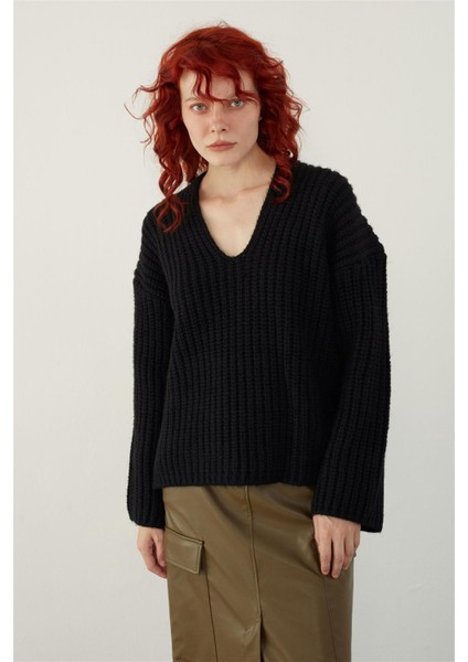 Siyah V Yaka Oversize Triko Kazak