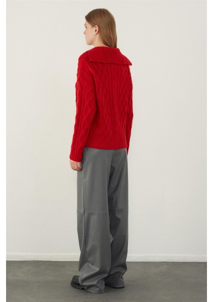 Kırmızı Polo Yaka Saç Örgülü Triko Kazak indirimleri