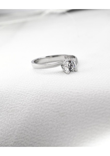 Swarovski Zirconia Taşlı Tektaş Zarafet Kadın Yüzük modelleri