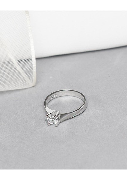 Swarovski Zirconia Taşlı Tektaş Zarafet Kadın Yüzük fırsatları