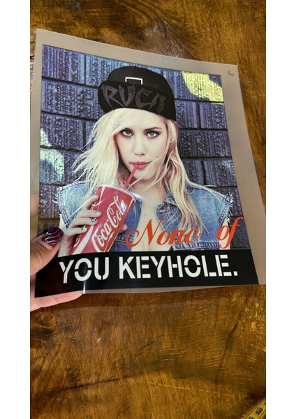 22X18 cm Ütü Ile Yapışan Coca Cola Içen Kız Transfer Baskı Arma Tişört Baskı