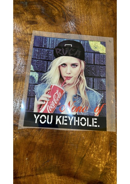 22X18 cm Ütü Ile Yapışan Coca Cola Içen Kız Transfer Baskı Arma Tişört Baskı modelleri