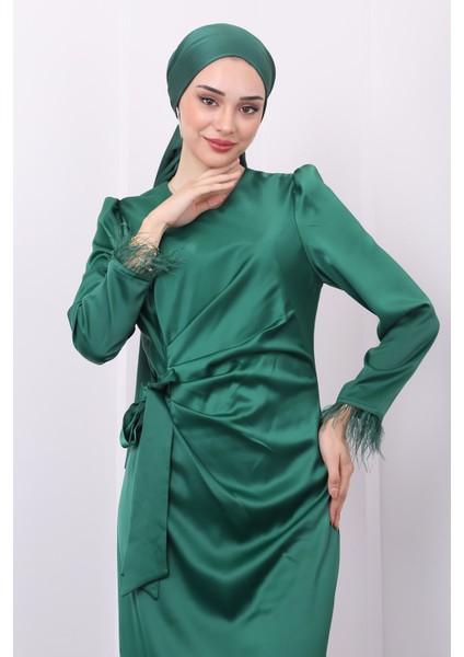 Zümrüt Yeşili Kolu Tüylü Yan Detaylı Saten Abiye modelleri