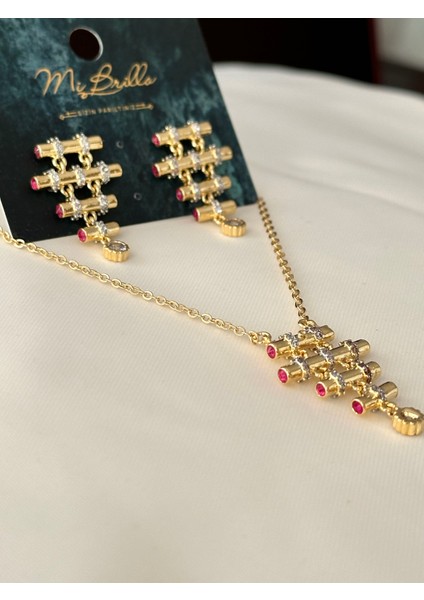 Serenay Kenarları Fuşya Taş Detaylı Boru Kolye ve Küpe Set