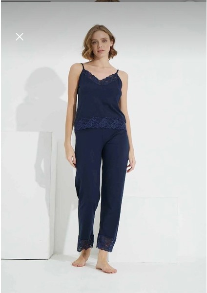 Ip Askılı Dantel Detaylı Pijama Takımı fiyatları