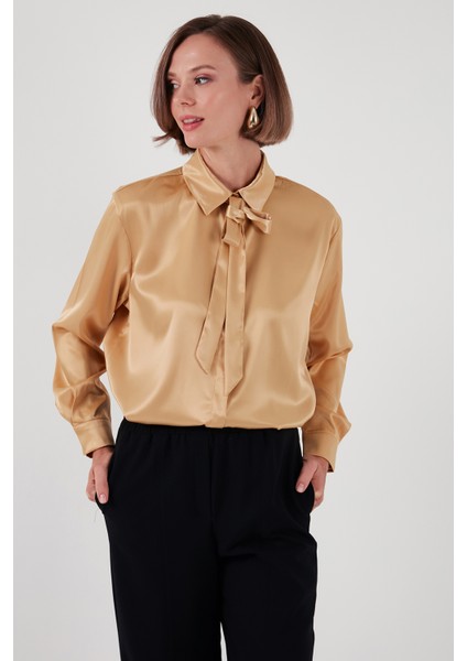 Regular Fit Bağlama Detaylı Saten Gömlek Bayan Gömlek 611GO00159