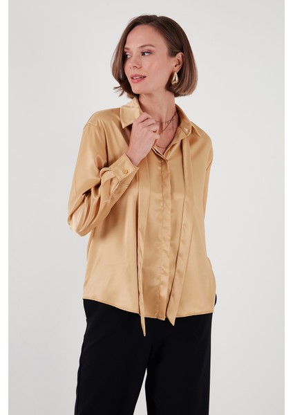 Regular Fit Bağlama Detaylı Saten Gömlek Bayan Gömlek 611GO00159 modelleri