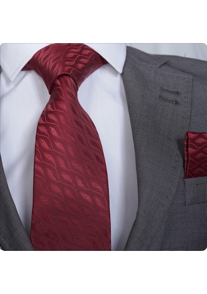 Bordo Yaprak Desenli Elegant Kravat ve Kullanmaya Hazır Kartonlu Mendil Seti