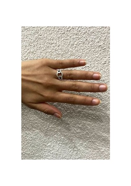 Halkalı Model Zirkon Taşlı Gümüş Kadın Yüzük
