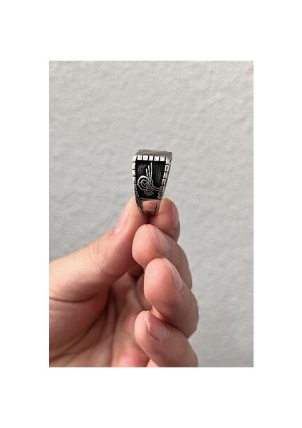 Osmanlı Tuğra Işlemeli Akik Taşlı 925 Ayar Gümüş Erkek Yüzük