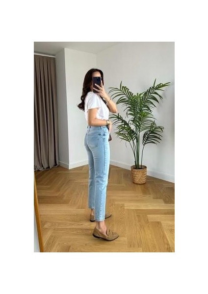Leo Kadın Yüksek Bel Mavi Kar Yıkama Likralı Mom Jeans Pantolon fiyatları