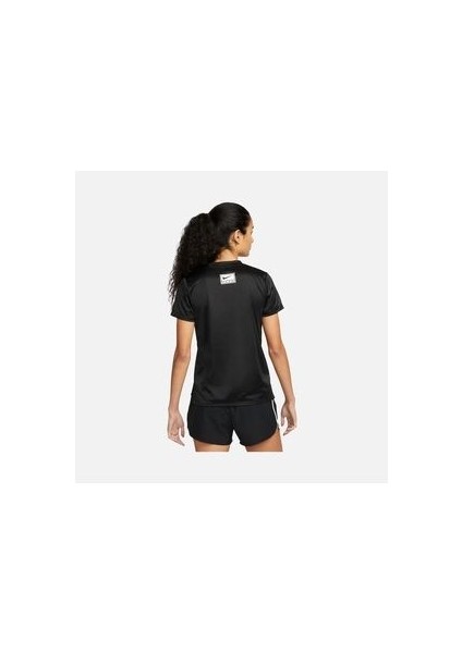 Dri-Fit Swoosh Graphic Running Short-Sleeve Kadın Tişört, Kadın Spor Siyah Tshirt modelleri