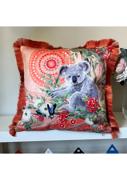Sulu Boya Şirin Koala ve Orman Desenli Dijital Baskılı Kadife Kırlent Kılıfı Saçaklı modelleri