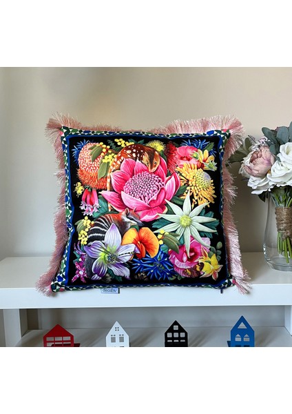 Botanik Çiçek ve Gizemli Hayvan Desenli Dijital Baskılı Kadife Kırlent Kılıfı Saçaklı