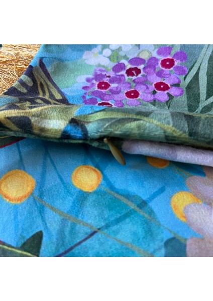 Mavi Zemin Suluboya Soft Çiçek Desenli Dijital Baskılı Kadife Kırlent Kılıfı Saçaklı modelleri