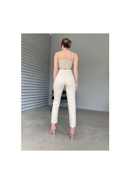 Monera Kadın Bej Sade Mom Jean Pantolon 2024 modelleri