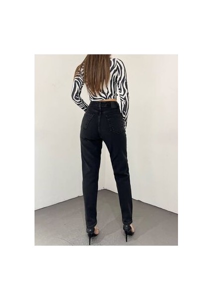 Yüksek Bel Normal Paça Mom Fit Siyah Kadın Denim Pantolon 2024 modelleri