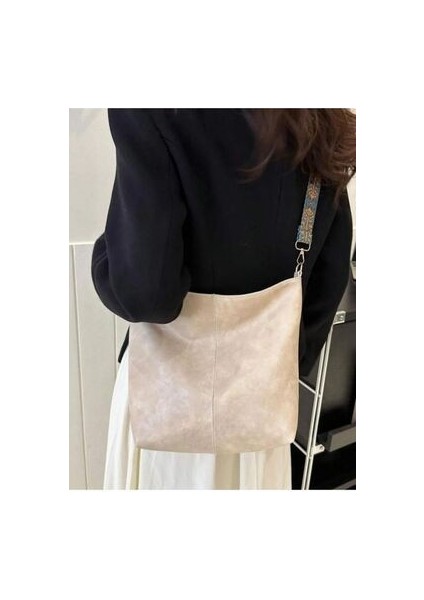 Krem Kadın Lüks Omuz Çantası Desenli Askılı Fermuarlı Kaliteli Işçilik ve Yumuşak Suni Deri modelleri