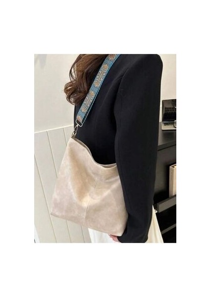 Krem Kadın Lüks Omuz Çantası Desenli Askılı Fermuarlı Kaliteli Işçilik ve Yumuşak Suni Deri fırsatları
